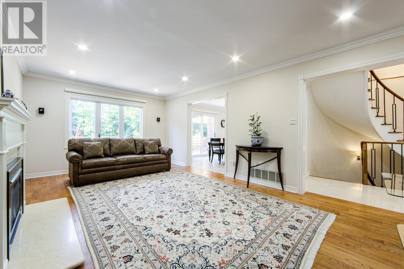 112 Strathearn Avenue Property Photo 16