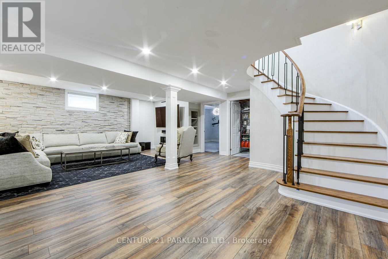 112 Strathearn Avenue Property Photo 39