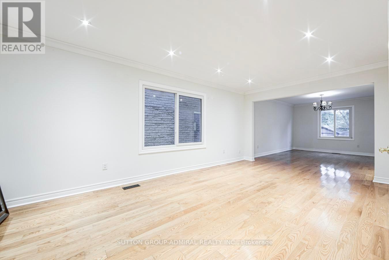 Main Flr - 63 Croteau Crescent Property Photo 9