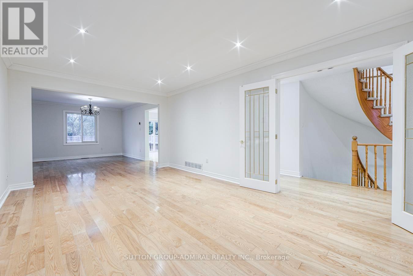 Main Flr - 63 Croteau Crescent Property Photo 10