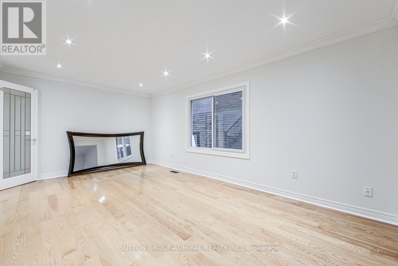 Main Flr - 63 Croteau Crescent Property Photo 11