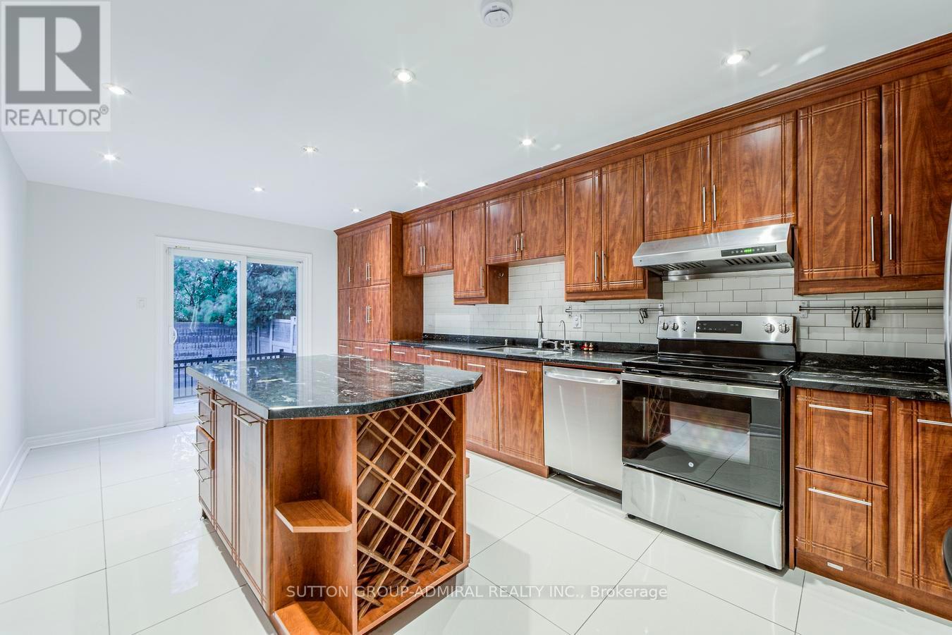 Main Flr - 63 Croteau Crescent Property Photo 15