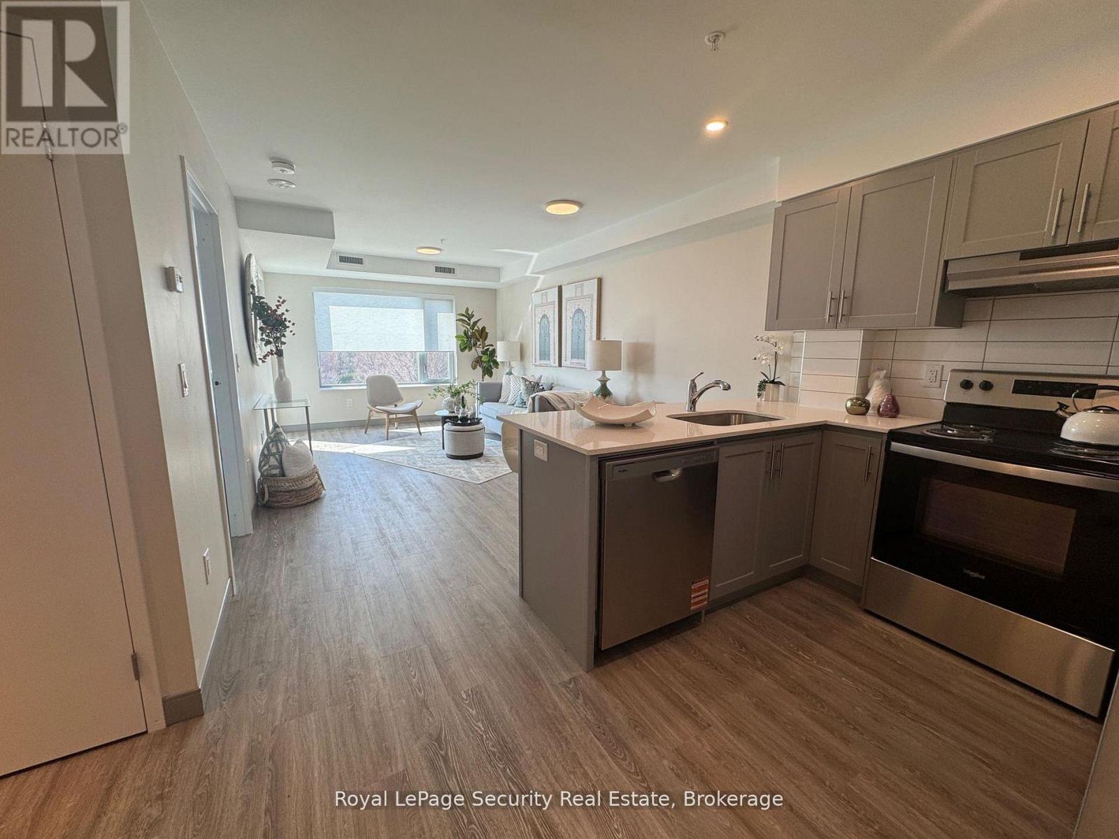 307 - 1015 Innisfil Beach Road Property Photo 6