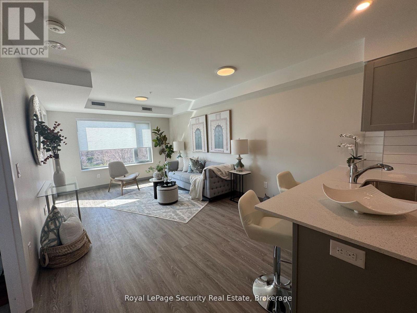 307 - 1015 Innisfil Beach Road Property Photo 12