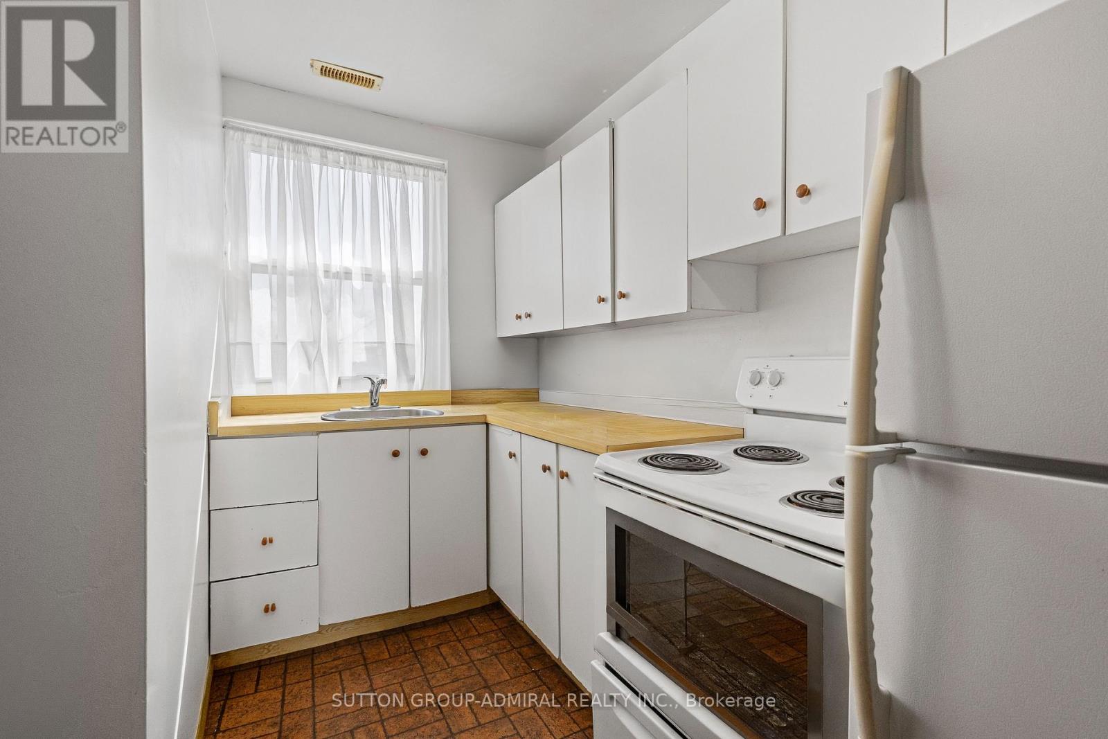 6745 Main Street Property Photo 14