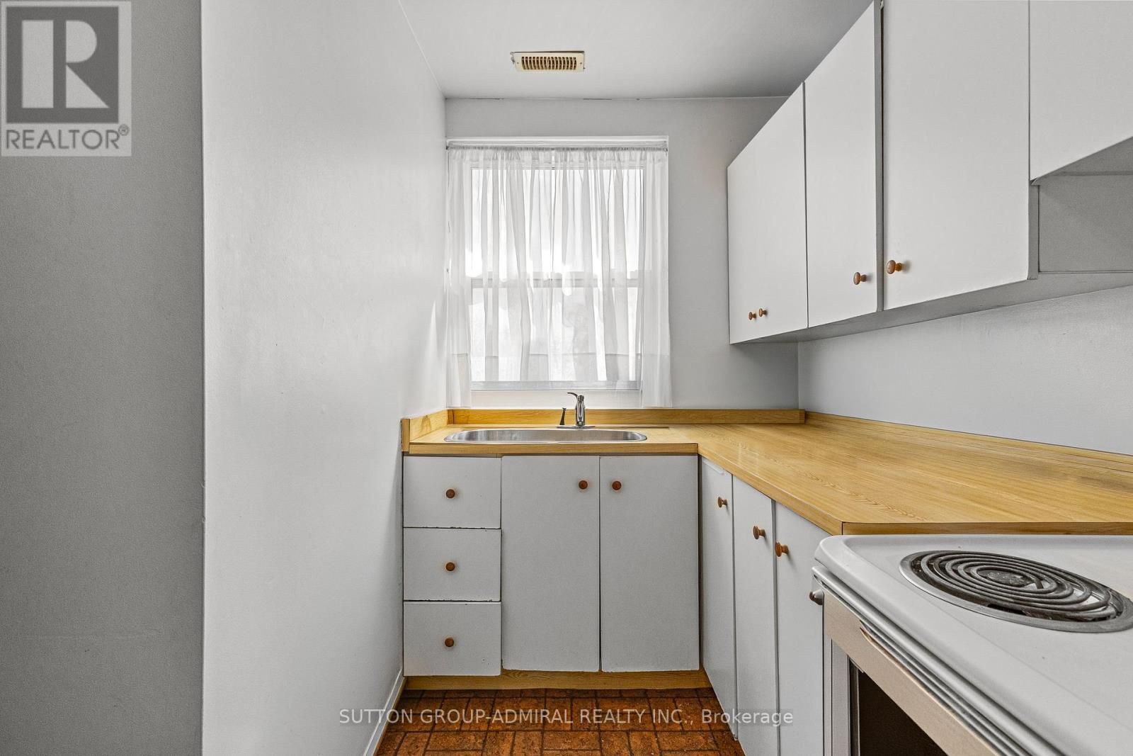 6745 Main Street Property Photo 16