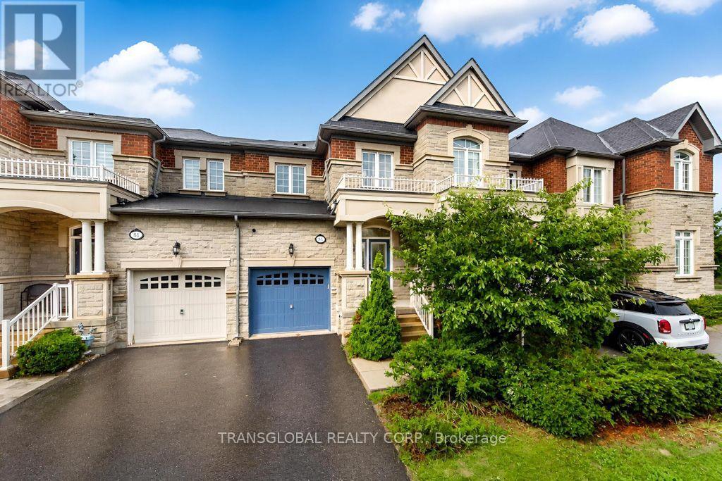 83 SPRUCE PINE CRESCENT N