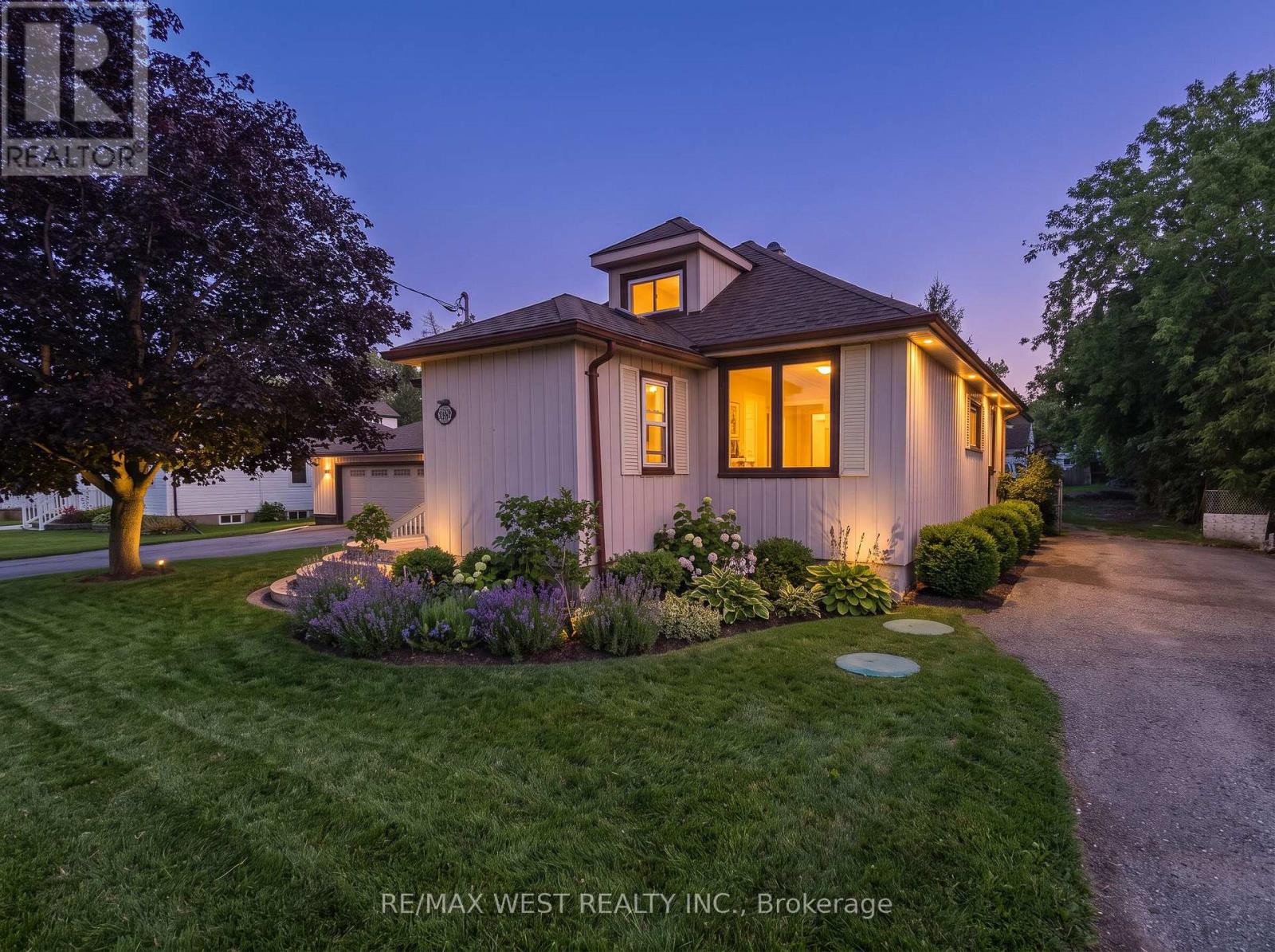 7826 YONGE STREET Property Photo 1