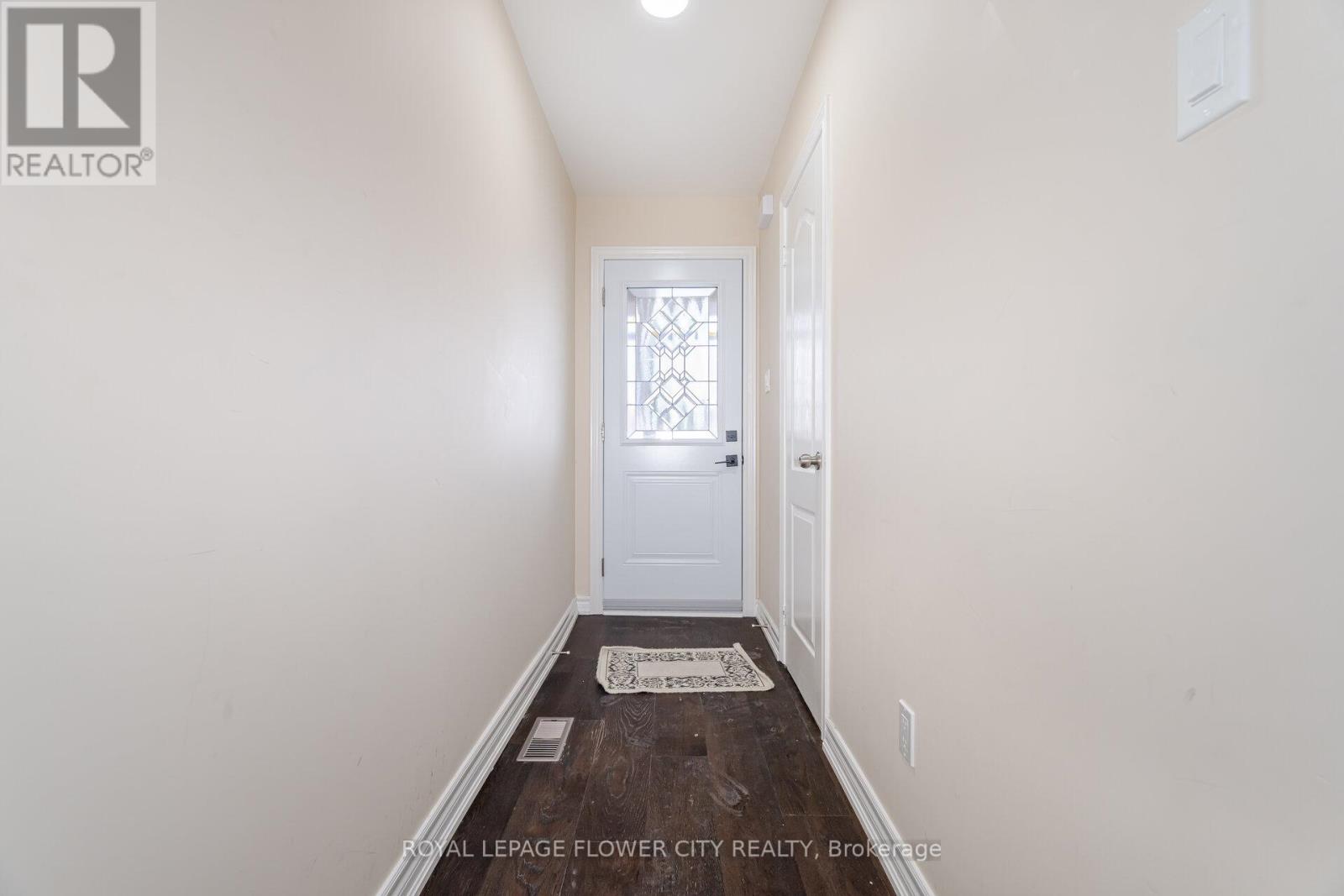 68 Denton Circle Property Photo 4