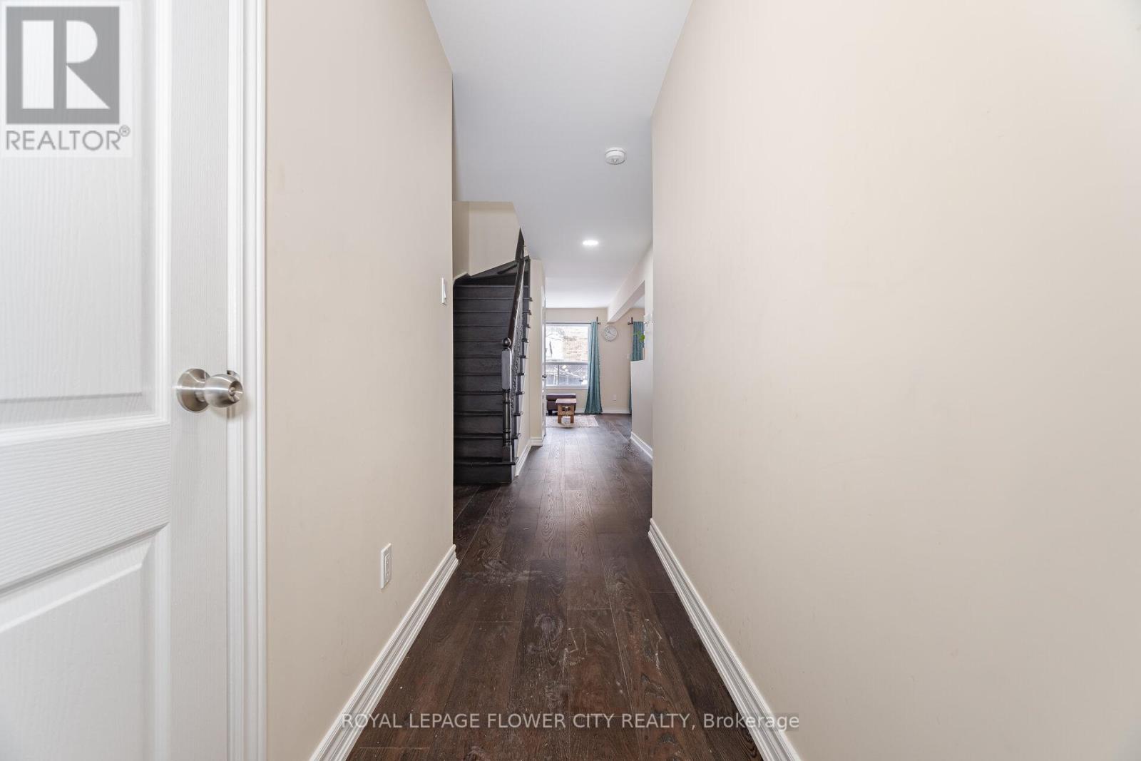 68 Denton Circle Property Photo 5