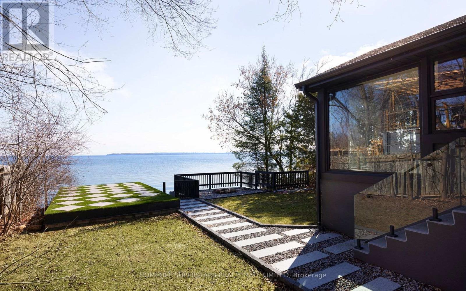 627 Lakelands Avenue Photo de la propriété 1