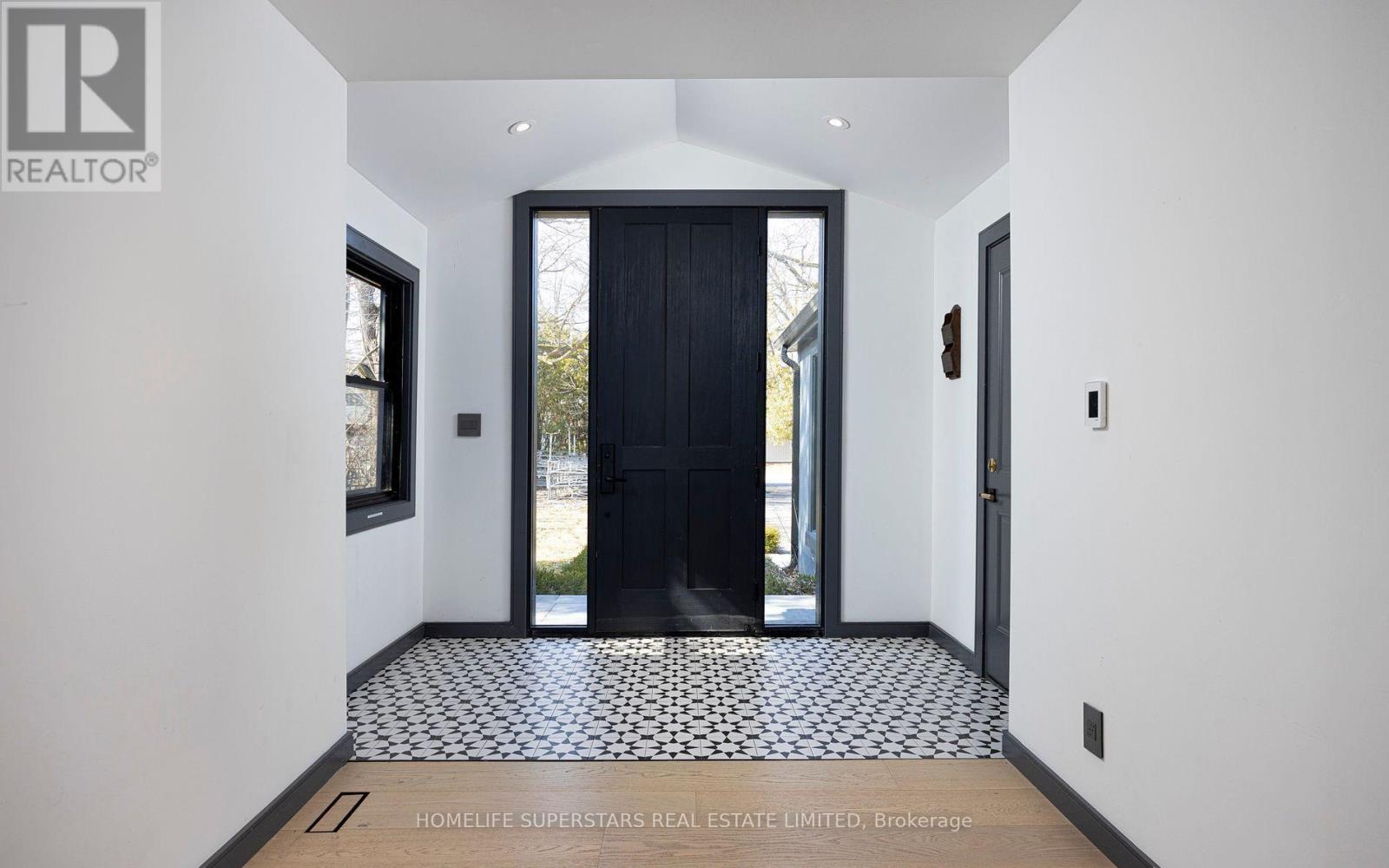 627 Lakelands Avenue Property Photo 3