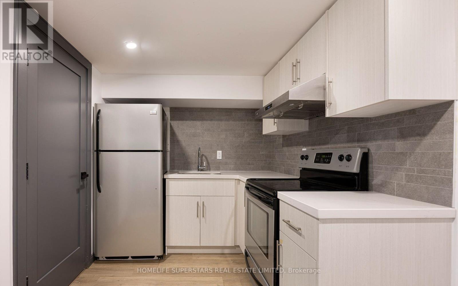 627 Lakelands Avenue Property Photo 10