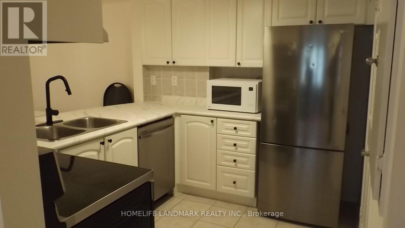 151 - 306 John Street Property Photo 7