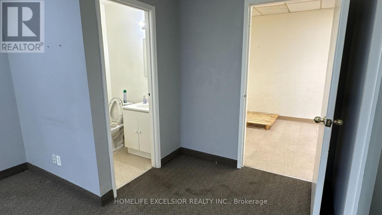 6 - 825 Denison Street Property Photo 20