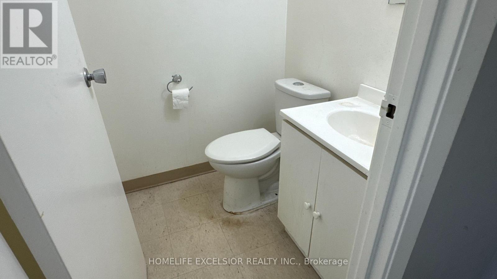 6 - 825 Denison Street Property Photo 21