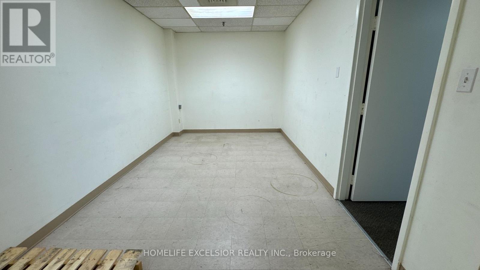 6 - 825 Denison Street Property Photo 22