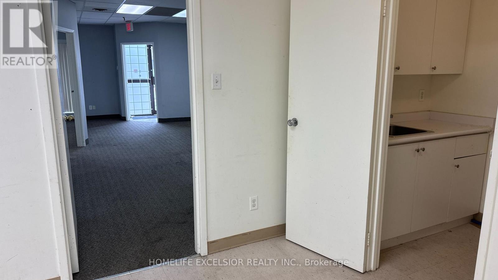 6 - 825 Denison Street Property Photo 24