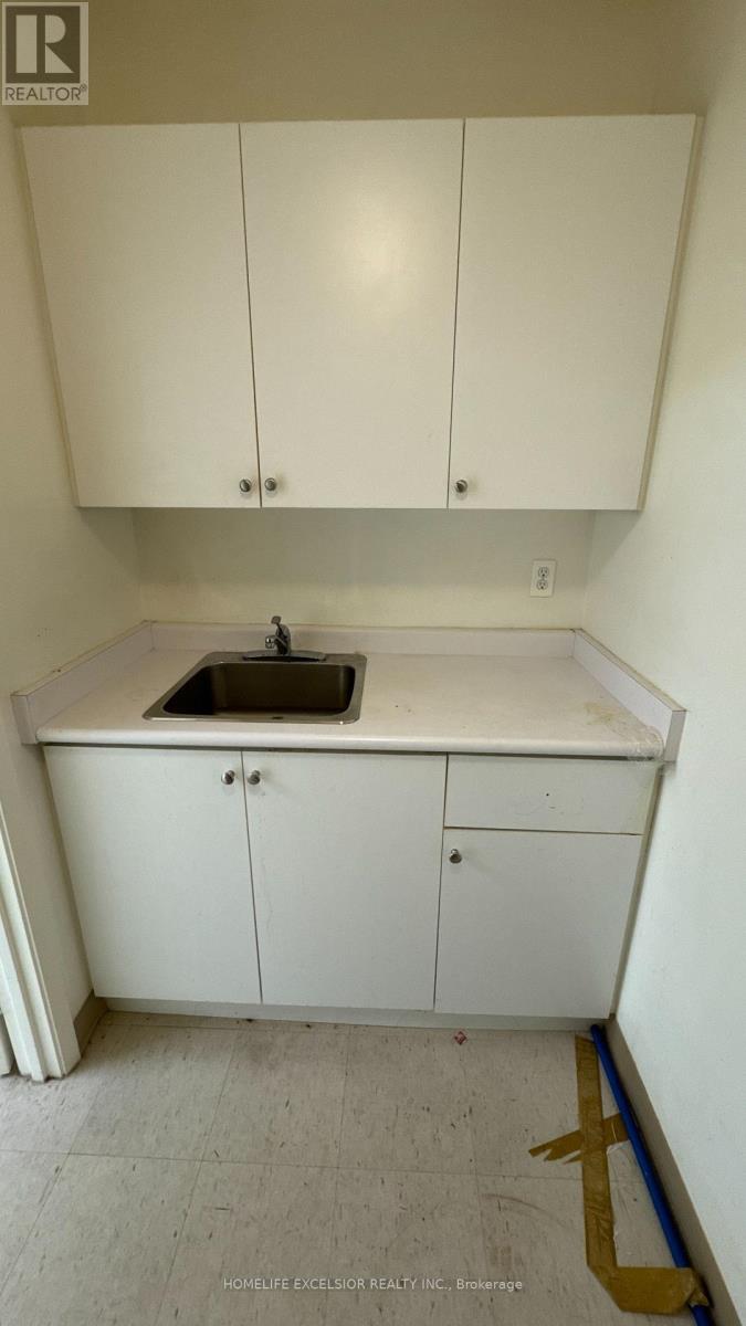 6 - 825 Denison Street Property Photo 25