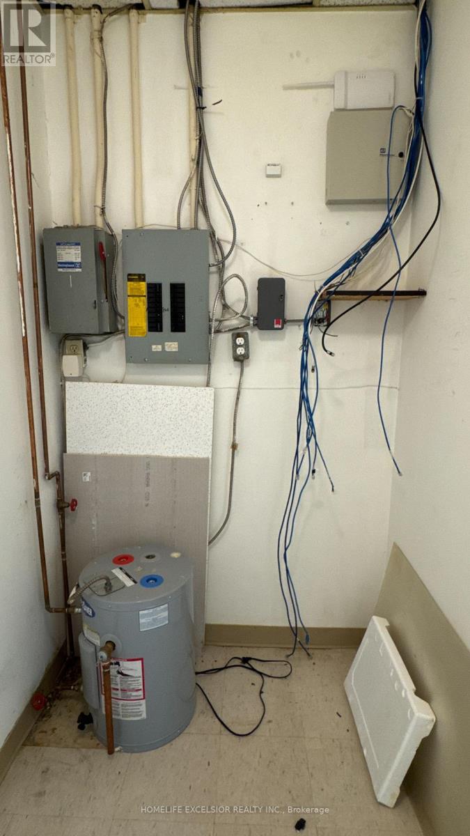 6 - 825 Denison Street Property Photo 27