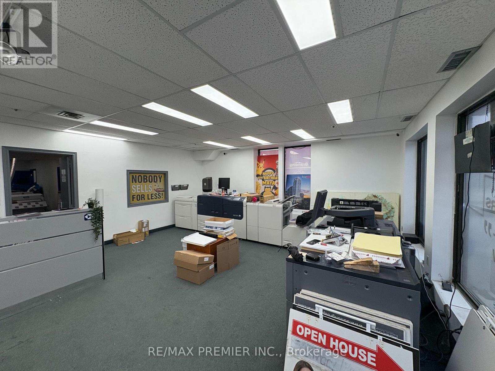 8 - 136 Winges Road Property Photo 2