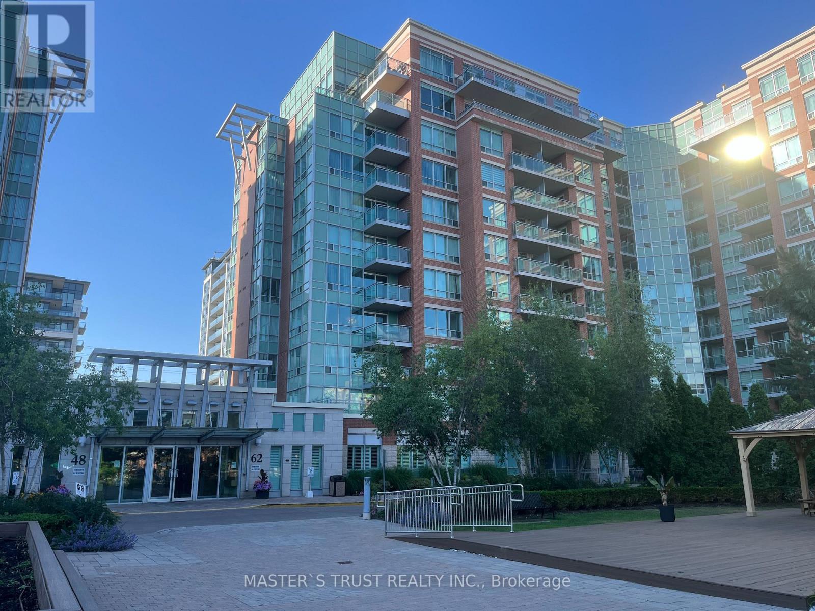 522 - 62 Suncrest Boulevard Property Photo 1
