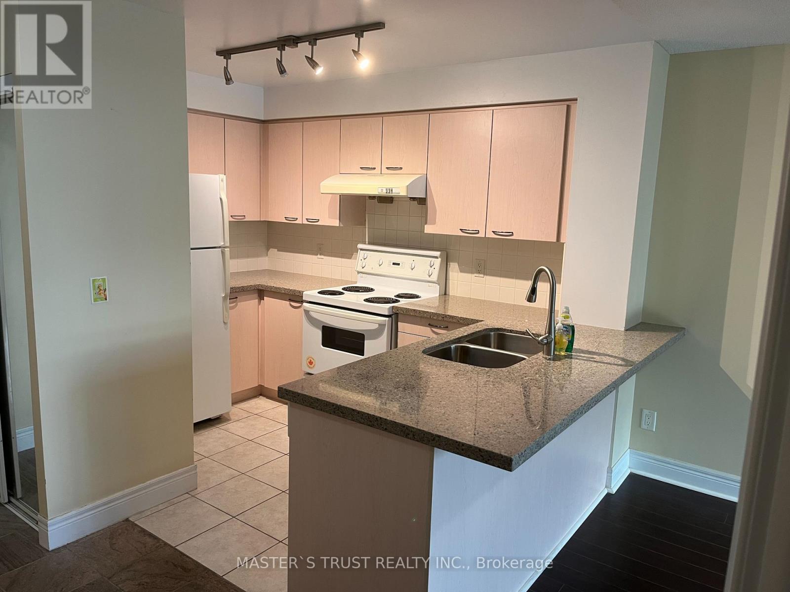 522 - 62 Suncrest Boulevard Property Photo 2