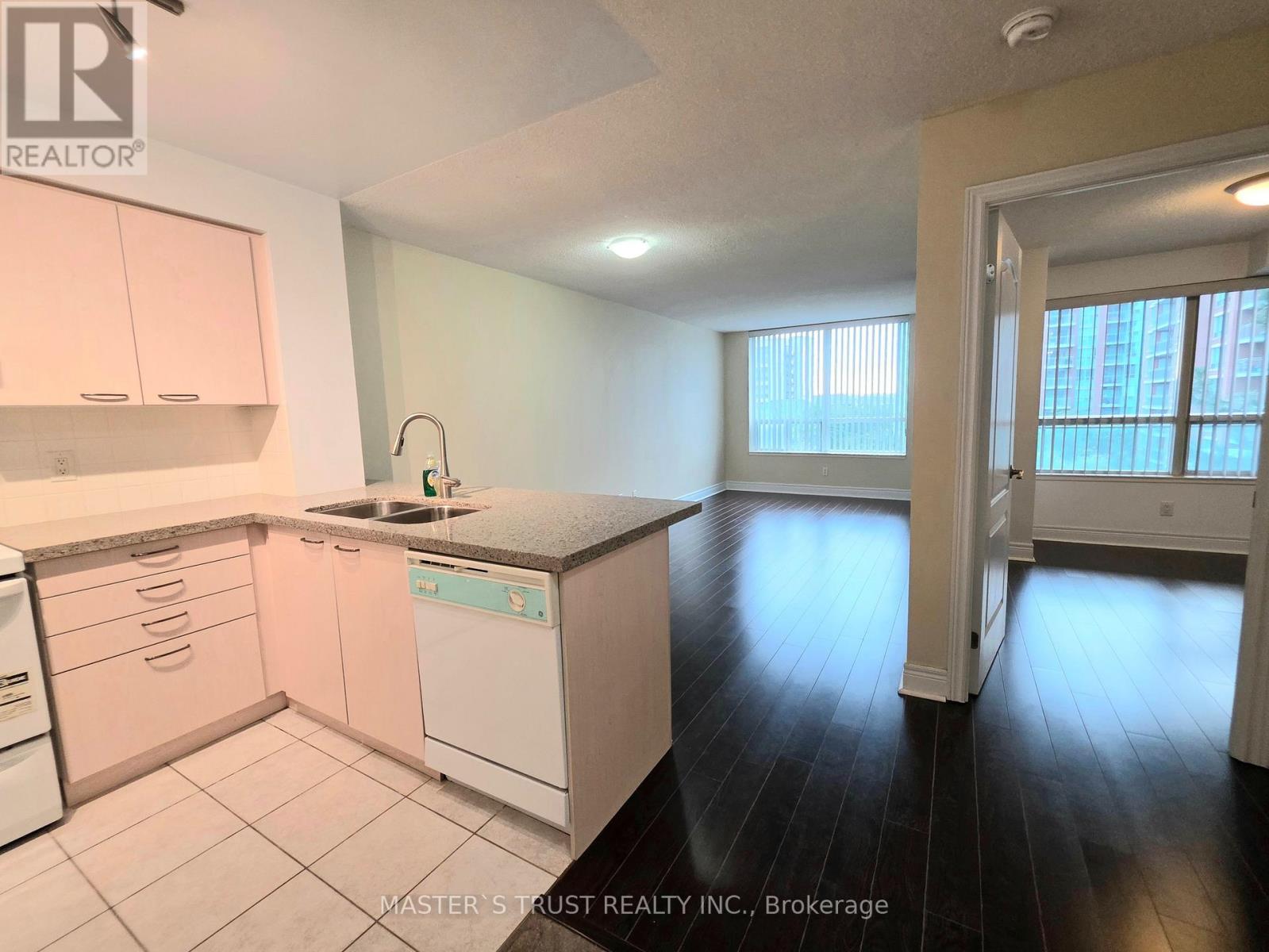 522 - 62 Suncrest Boulevard Property Photo 3