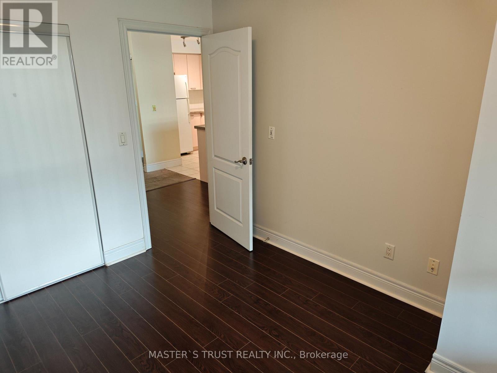 522 - 62 Suncrest Boulevard Property Photo 6
