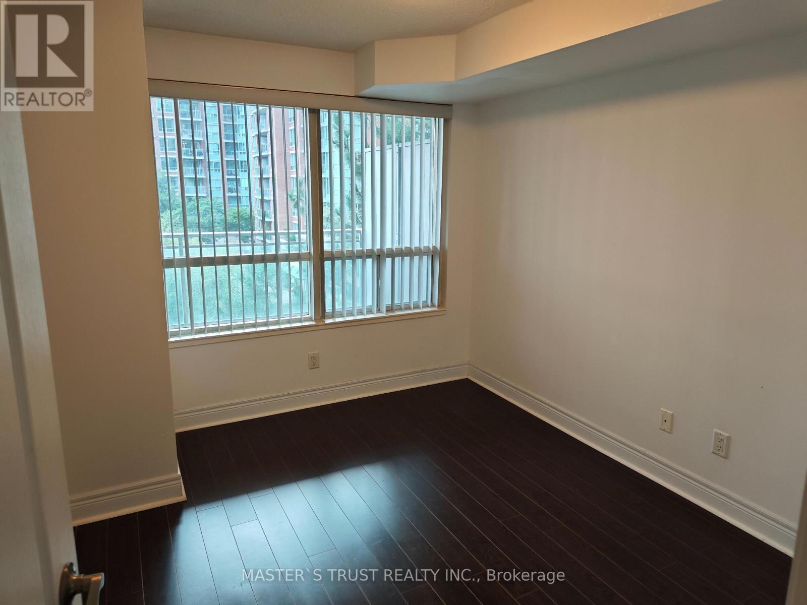 522 - 62 Suncrest Boulevard Property Photo 8