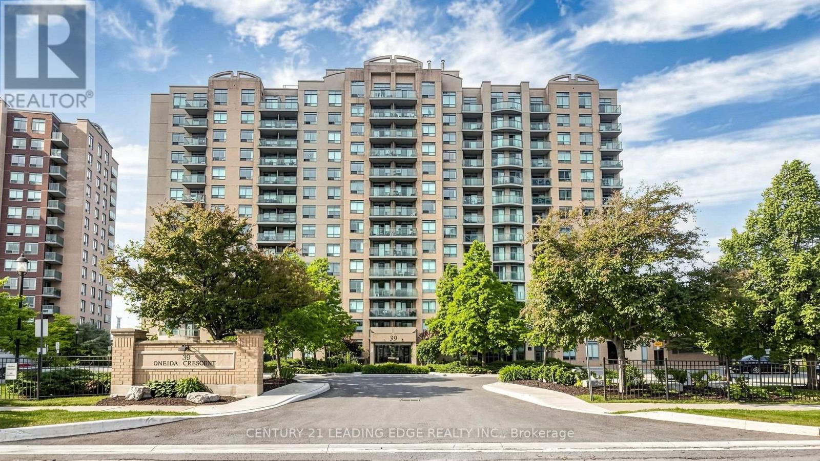 212 - 39 Oneida Crescent Property Photo 1