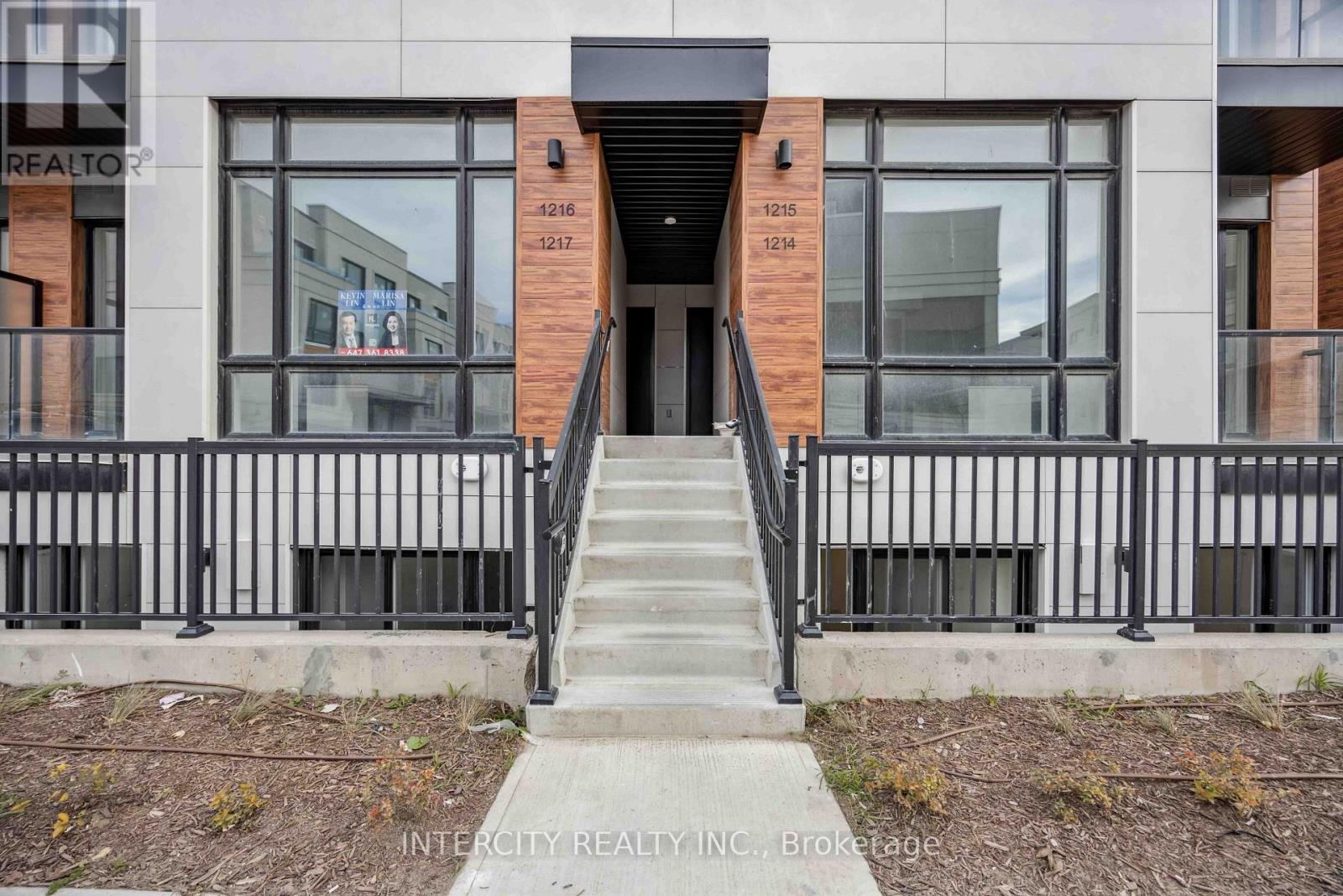 1215 - 8 David Eyer Road Property Photo 4