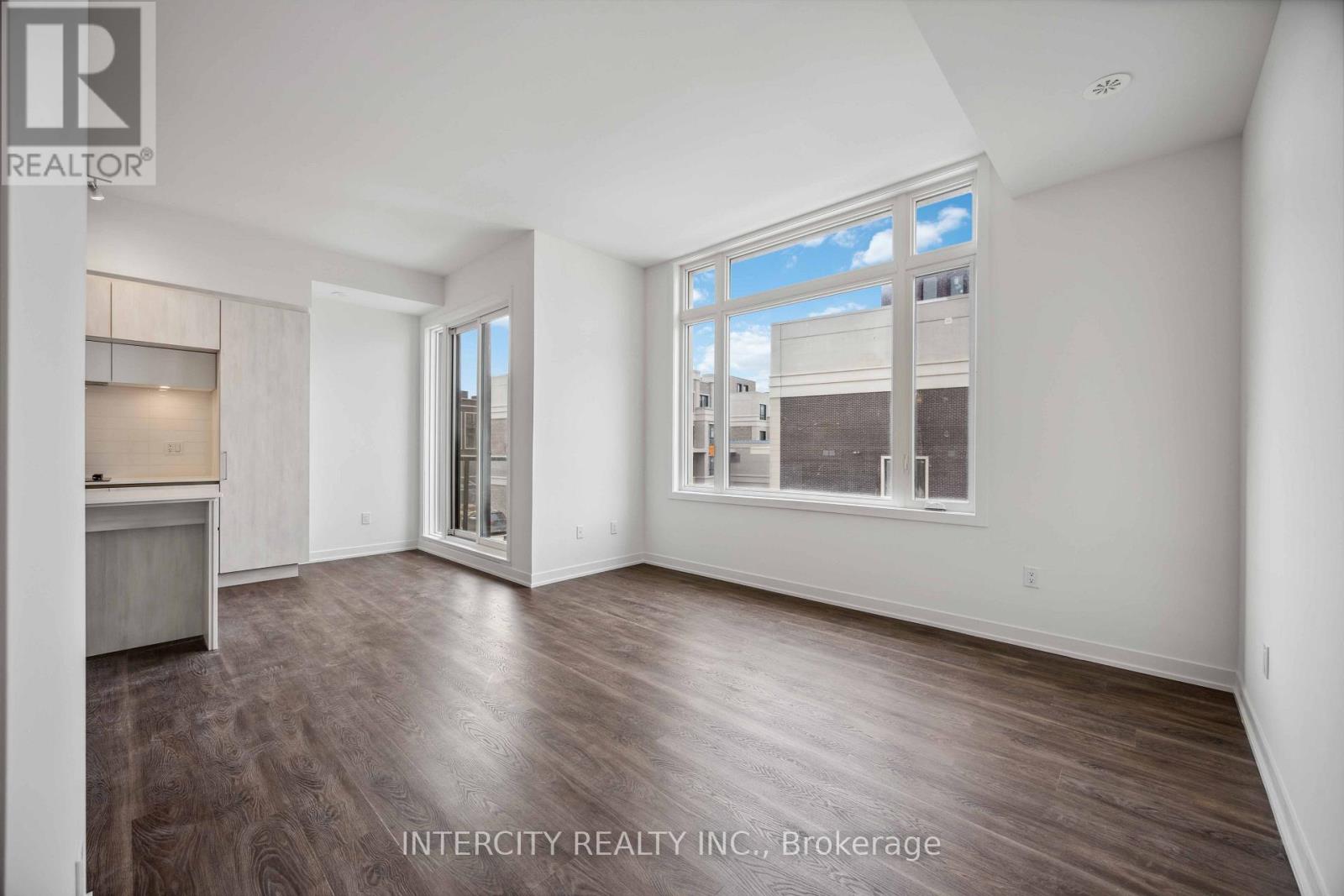 1215 - 8 David Eyer Road Property Photo 19