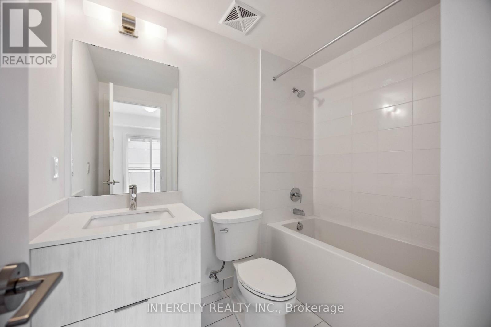 1215 - 8 David Eyer Road Property Photo 25