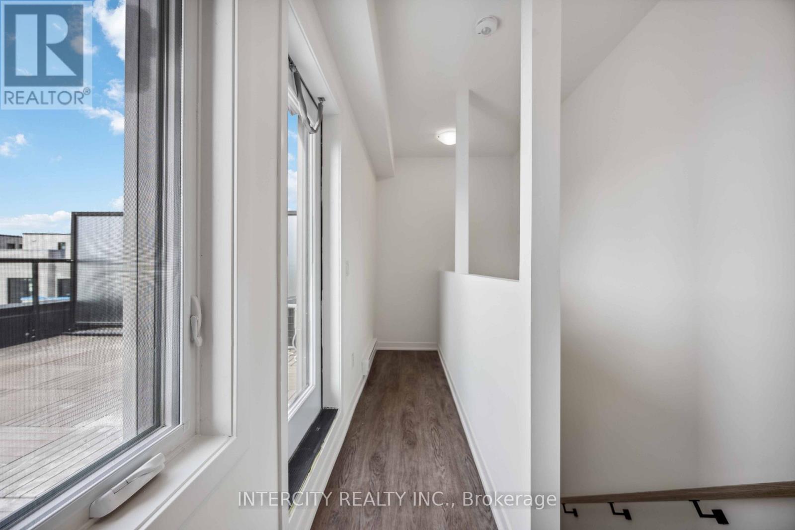 1215 - 8 David Eyer Road Property Photo 28