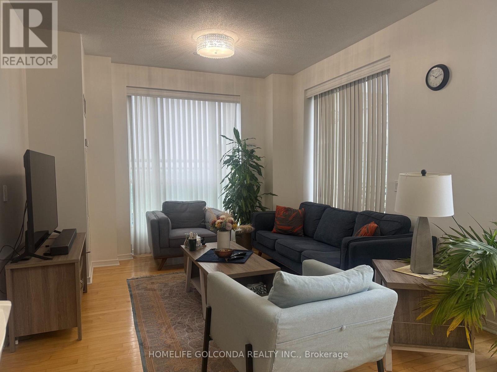 PH07 - 330 RED MAPLE ROAD Property Photo 1