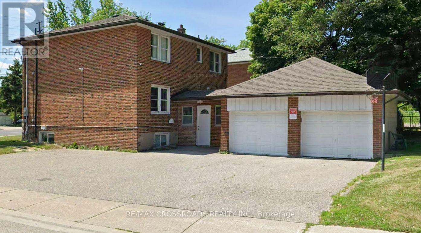 3 - 128 Major Mackenzie Drive E Property Photo 2