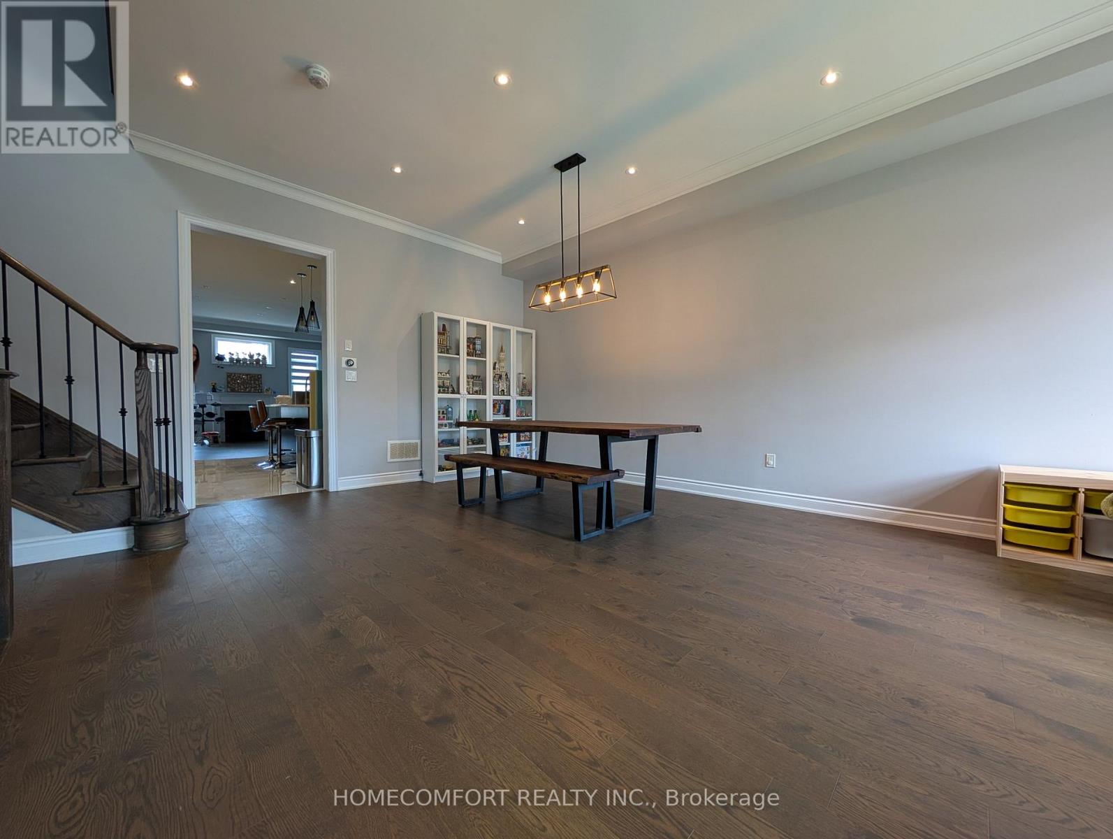 230 Paradelle Drive Property Photo 4