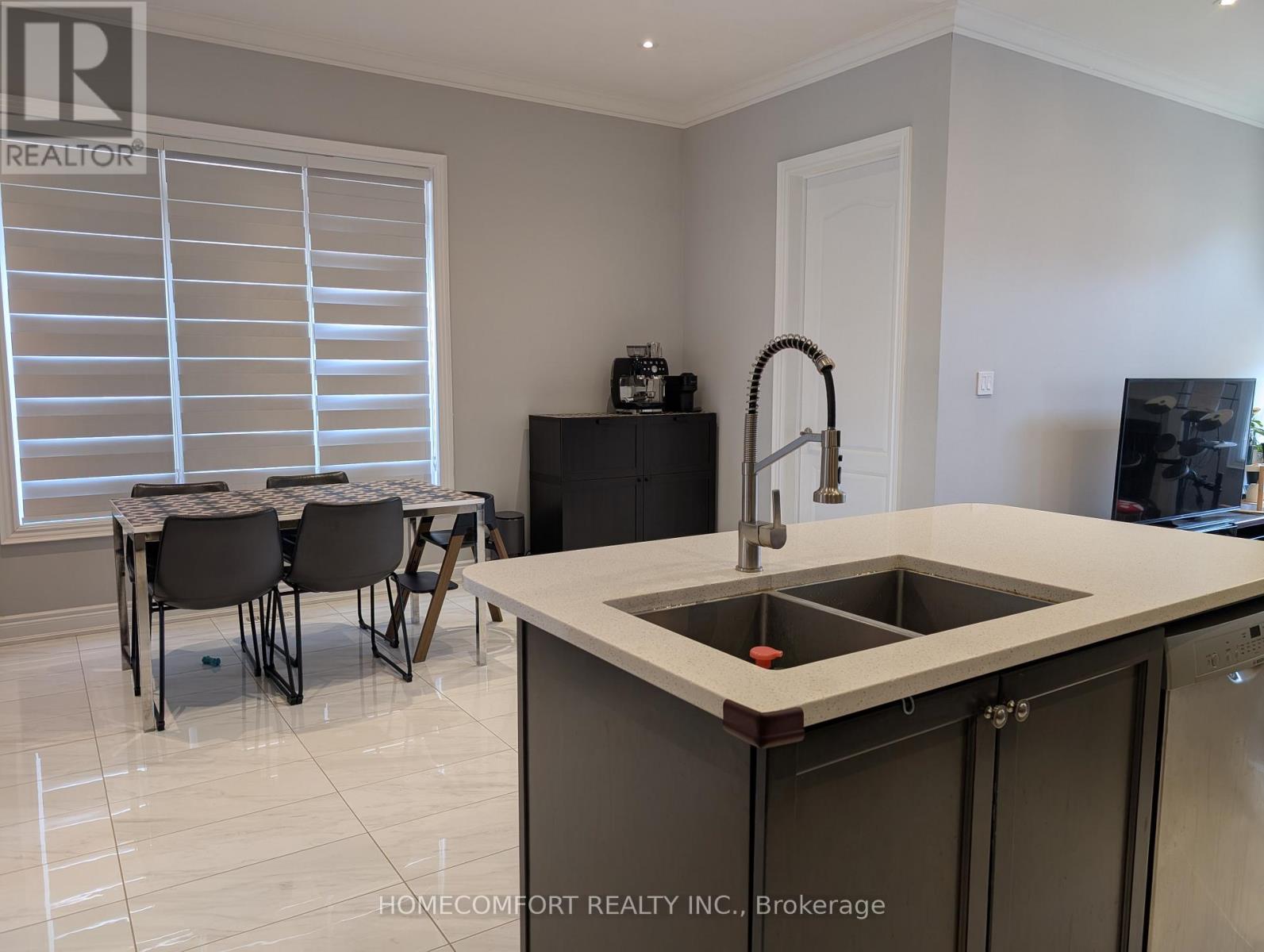 230 Paradelle Drive Property Photo 14