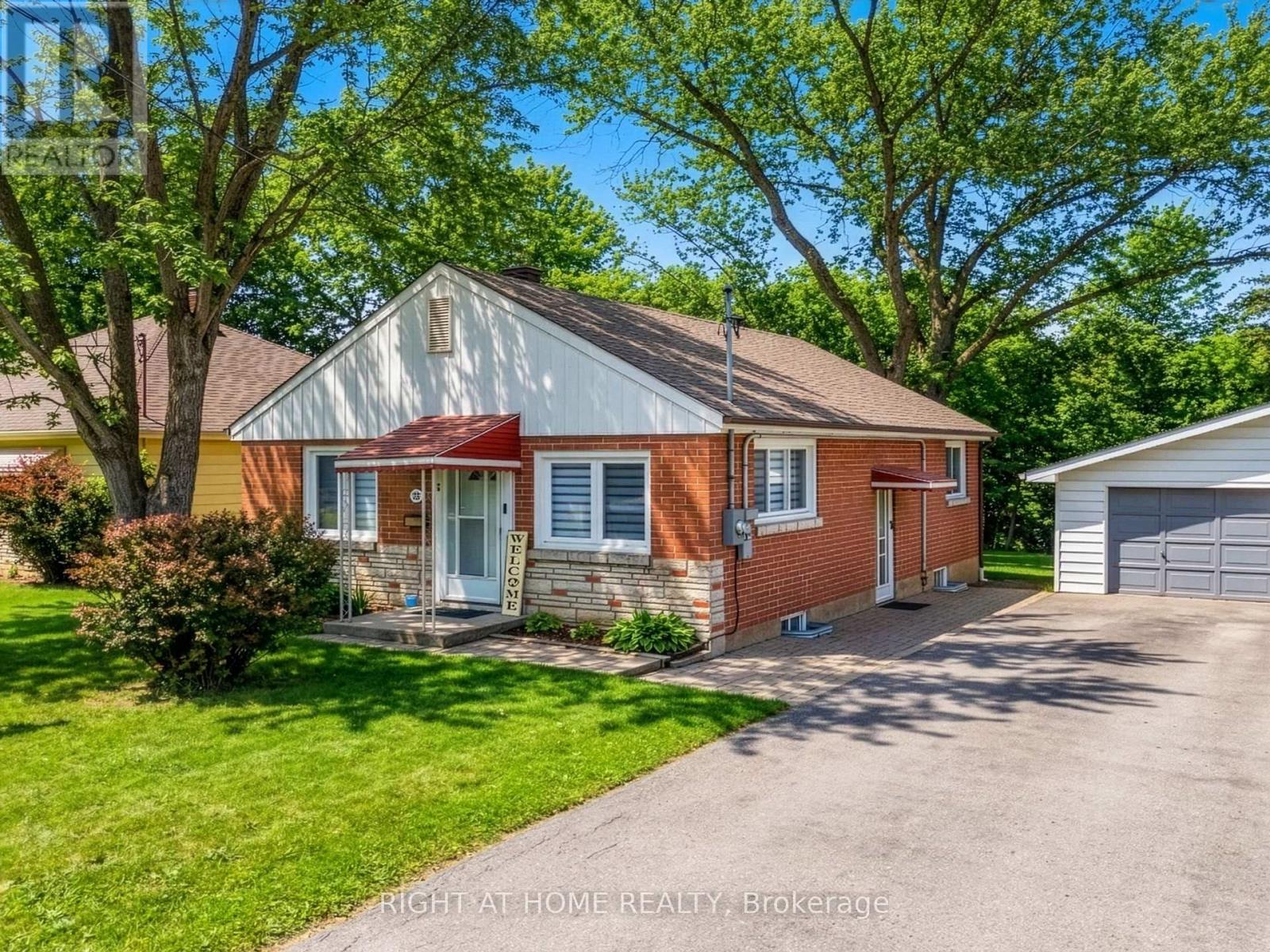 735 Srigley Street Property Photo 1