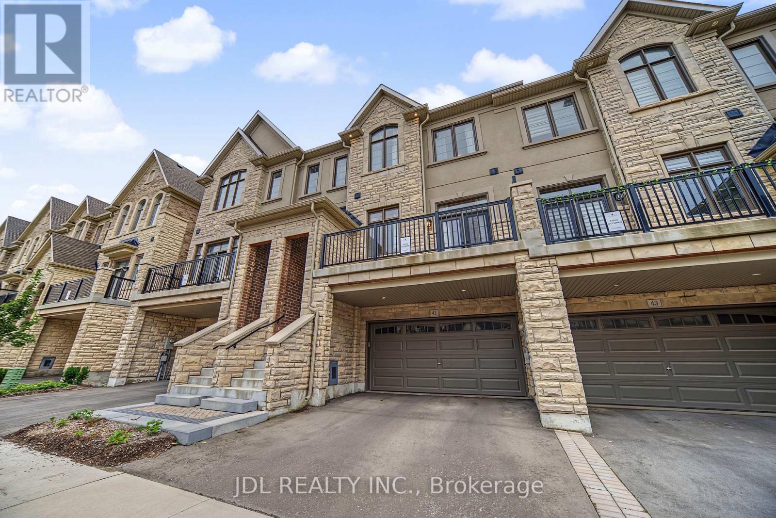 41 West Village Lane Property Photo 1