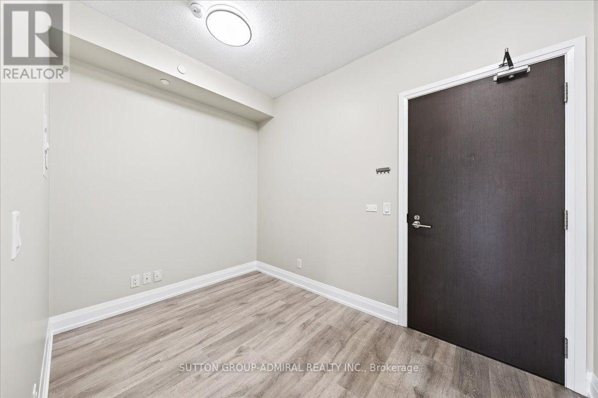 806 - 7890 Bathurst Street Property Photo 9