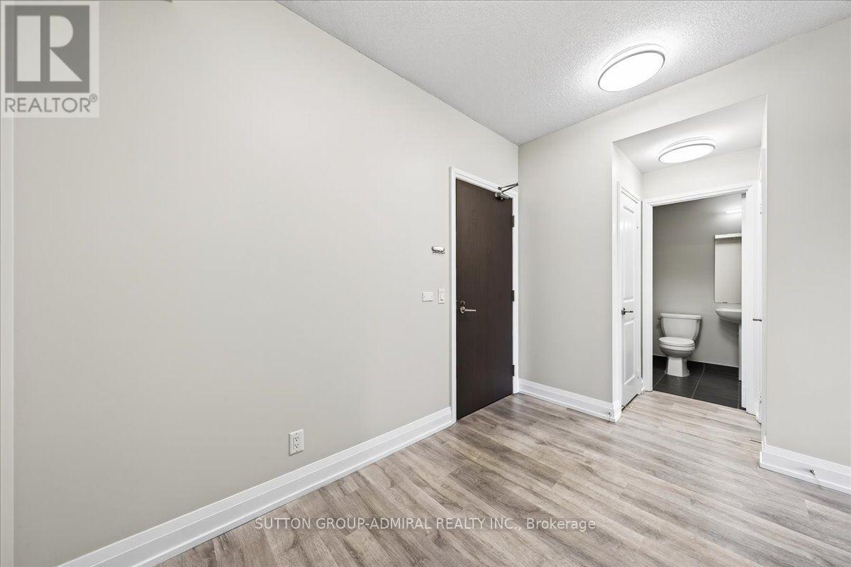 806 - 7890 Bathurst Street Property Photo 10