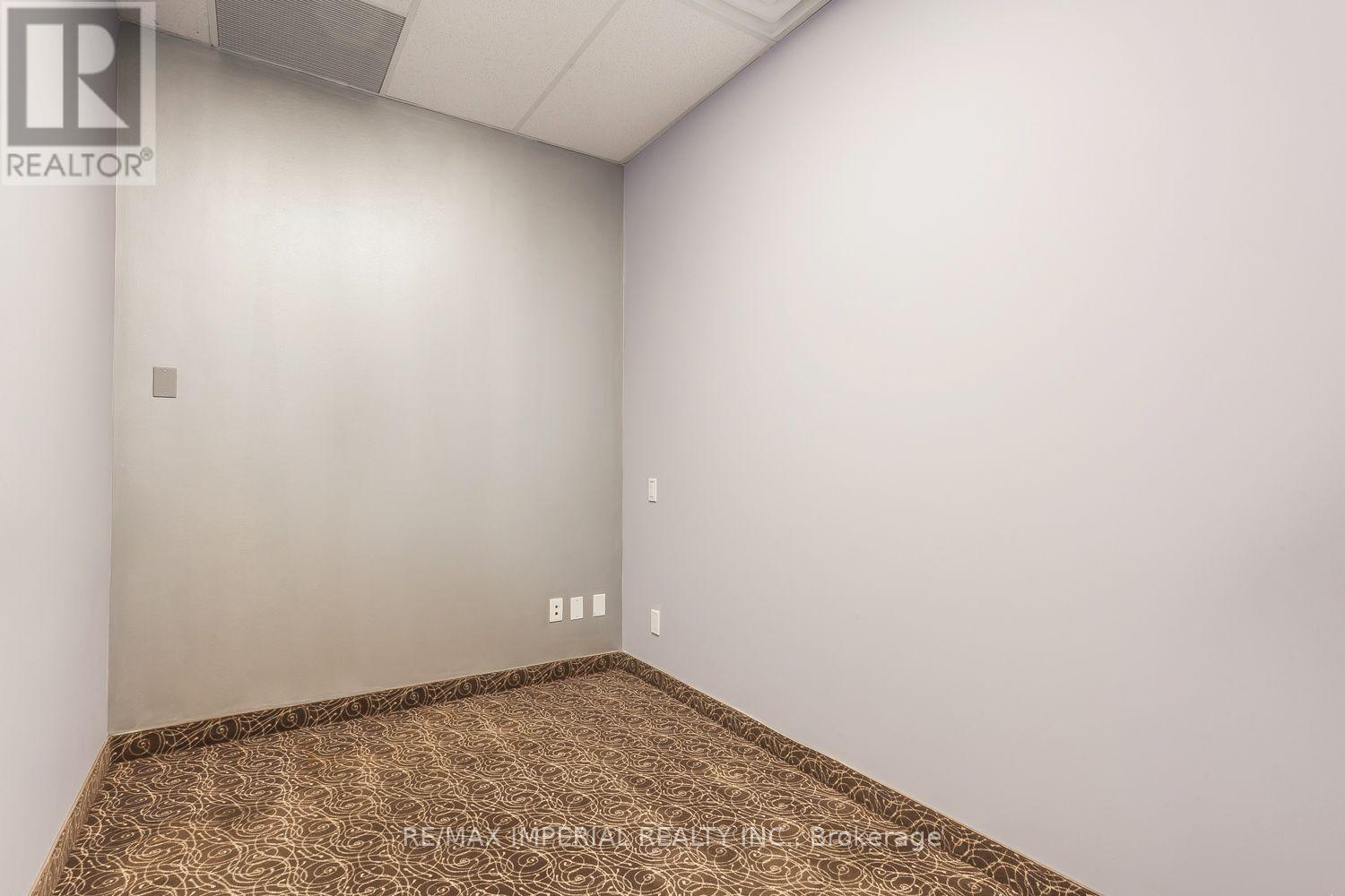 412 - 15 Wertheim Court Property Photo 6