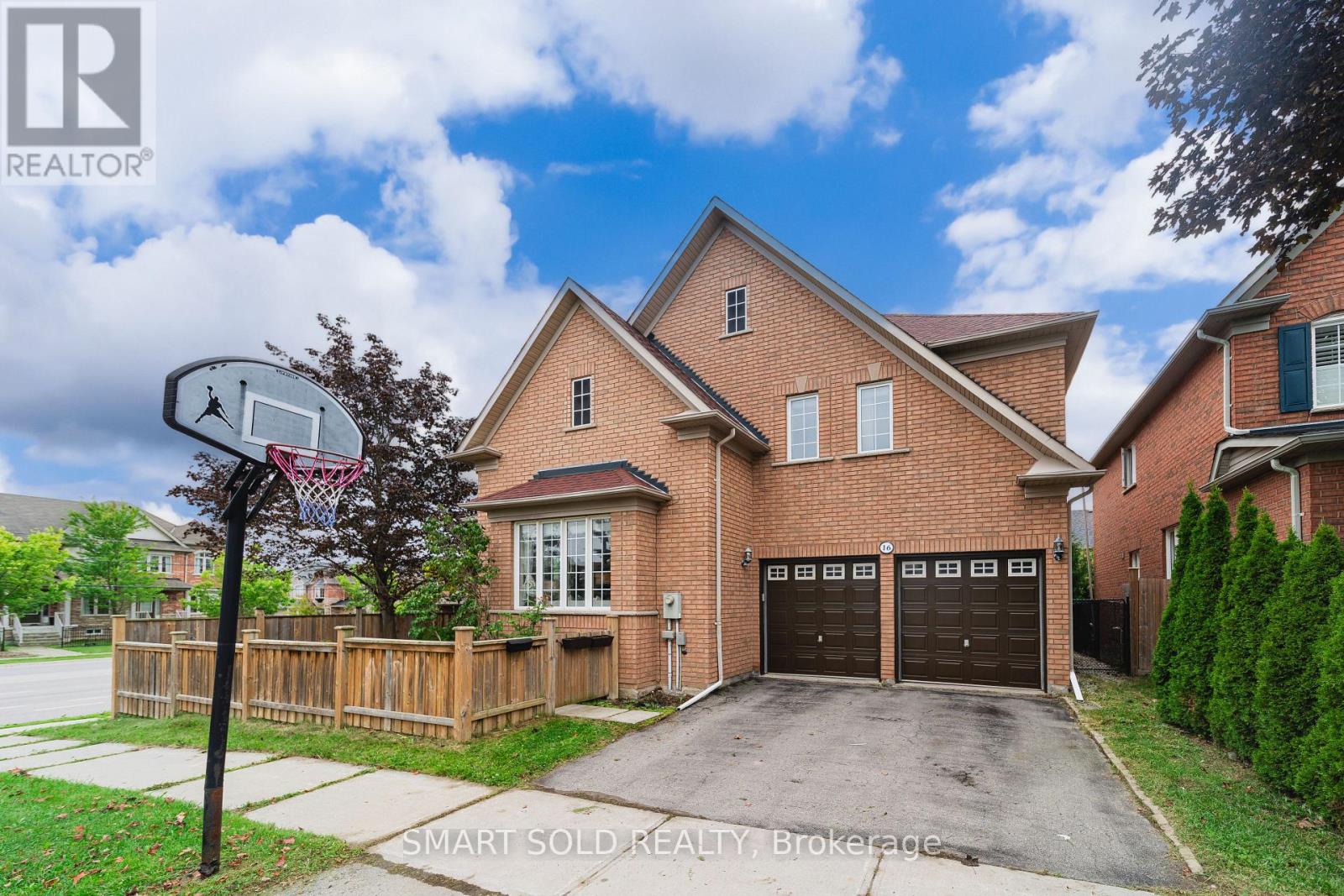 16 COURTNEY CRESCENT