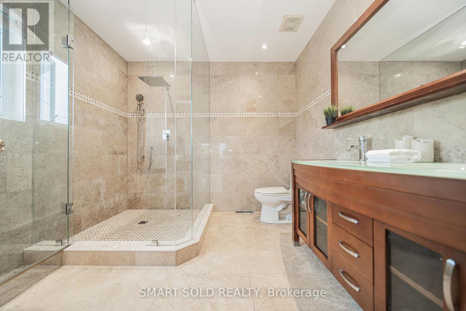 16 Courtney Crescent Property Photo 24