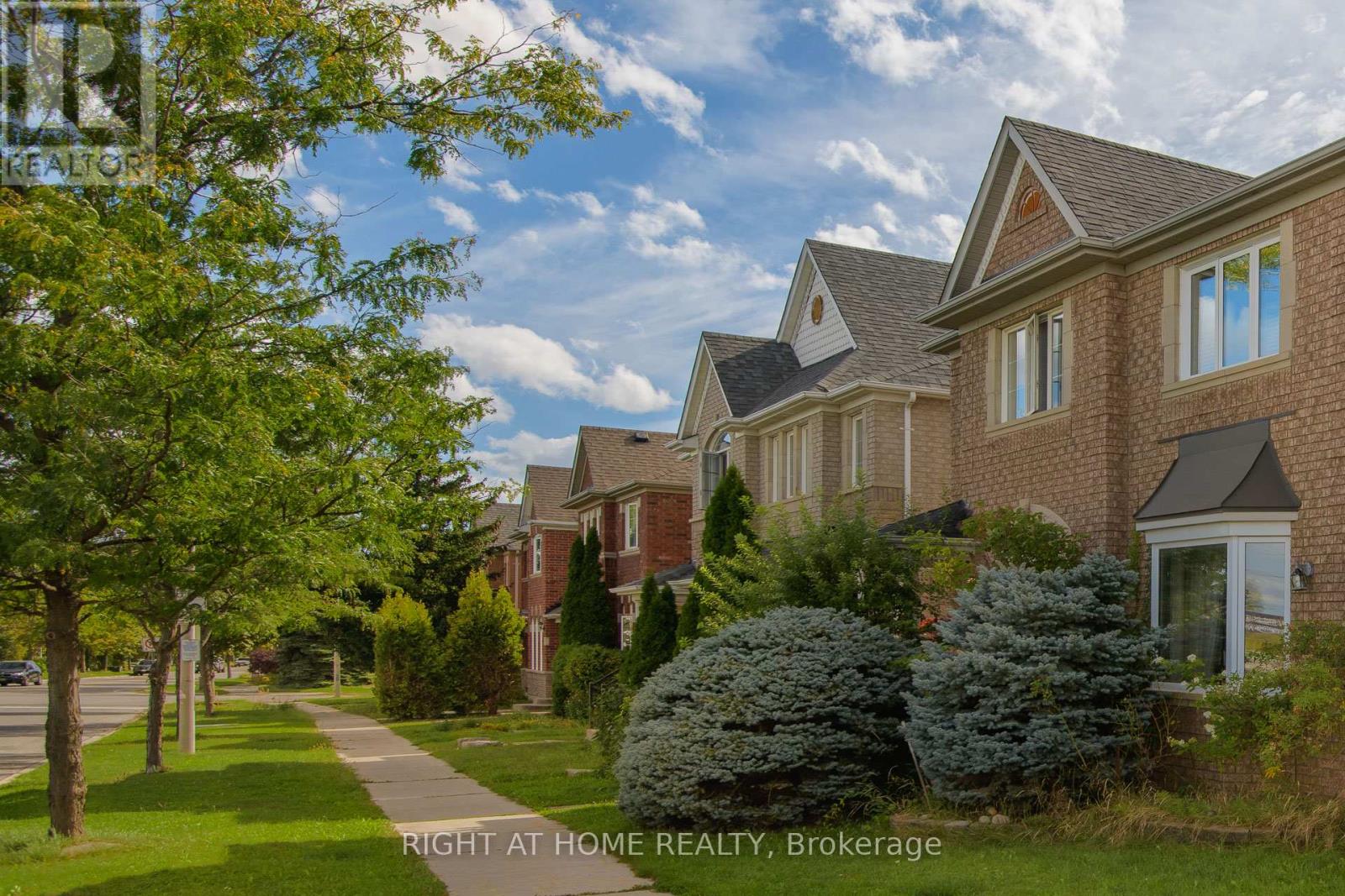4 Forest Run Boulevard Property Photo 3