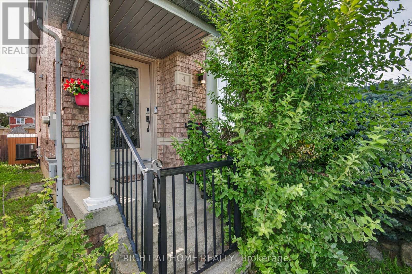 4 Forest Run Boulevard Property Photo 5