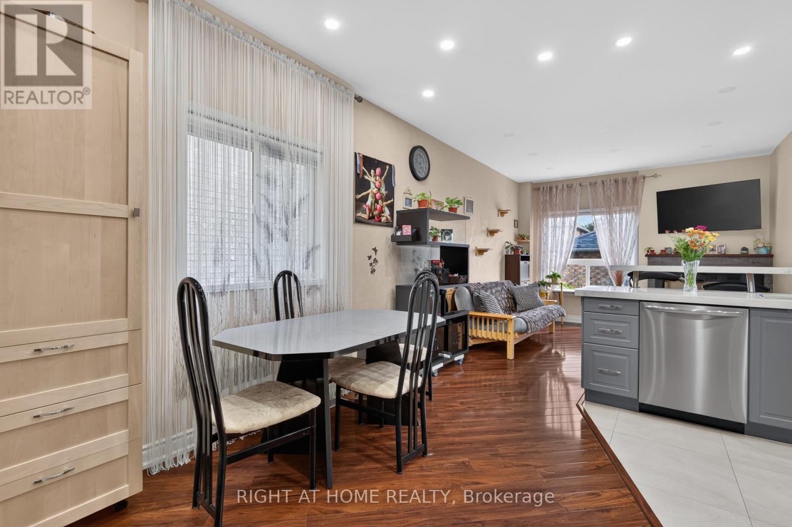 4 Forest Run Boulevard Property Photo 8