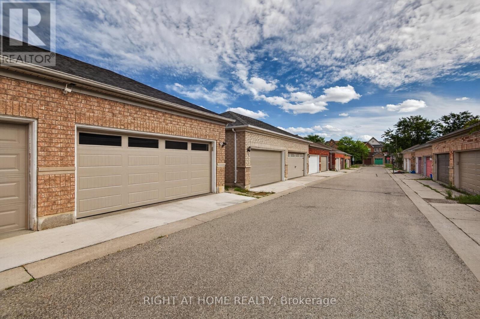 4 Forest Run Boulevard Property Photo 35